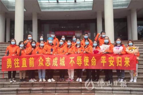 武汉加油|众志成城，，同心抗疫，，佩安婷用行动誊写社会责任