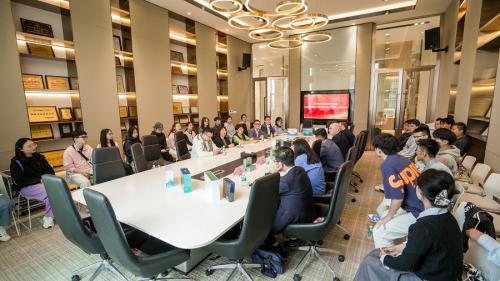 跨国交流启新篇，共探产学研新路径